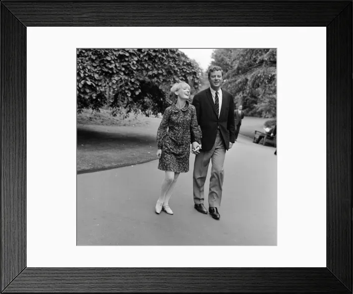 Framed Print : Petula Clark and husband Claude Wolff at Embankment Gardens, Victoria