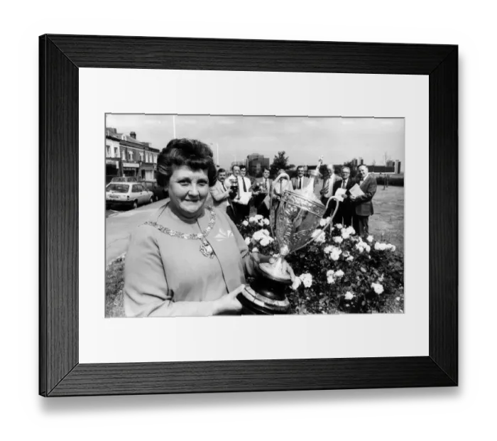 Framed Print : Mayor Councillor Minnie Robsonwith Whickhams trophy with Gateshead Borough officials Framed Print : Mayor Councillor Minnie Robsonwith Whickhams trophy with Gateshead Borough officials