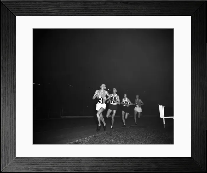 Framed Print : Emil Zatopek, London v Prague held at White City. 12th October 1955 Framed Print : Emil Zatopek, London v Prague held at White City. 12th October 1955