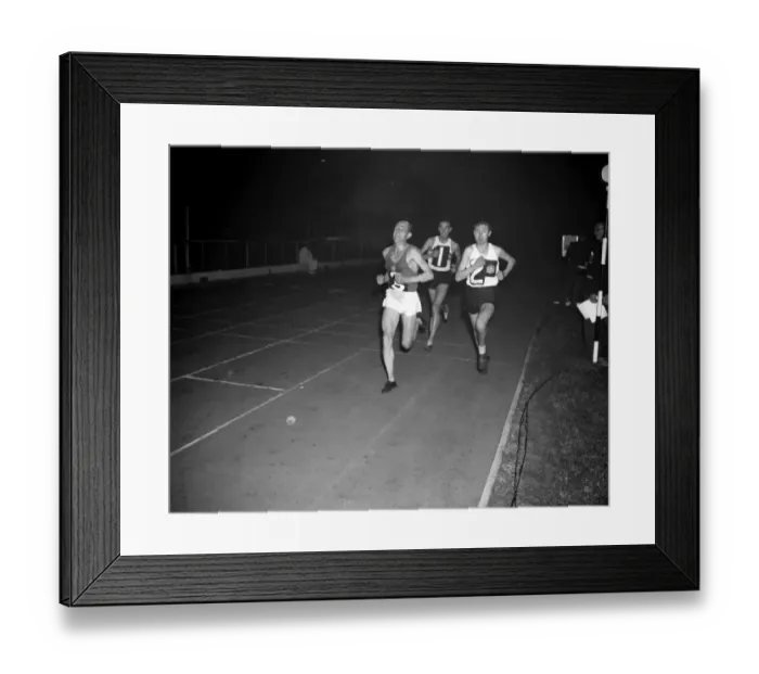 Framed Print : Emil Zatopek, 10, 000 metres London v Prague held at White City. 12th October 1955 Framed Print : Emil Zatopek, 10, 000 metres London v Prague held at White City. 12th October 1955