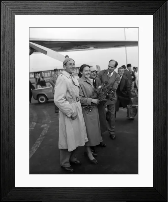 Framed Print : Emil Zatopek arrives for the London meeting with his wife Dana. 11th October 1955 Framed Print : Emil Zatopek arrives for the London meeting with his wife Dana. 11th October 1955