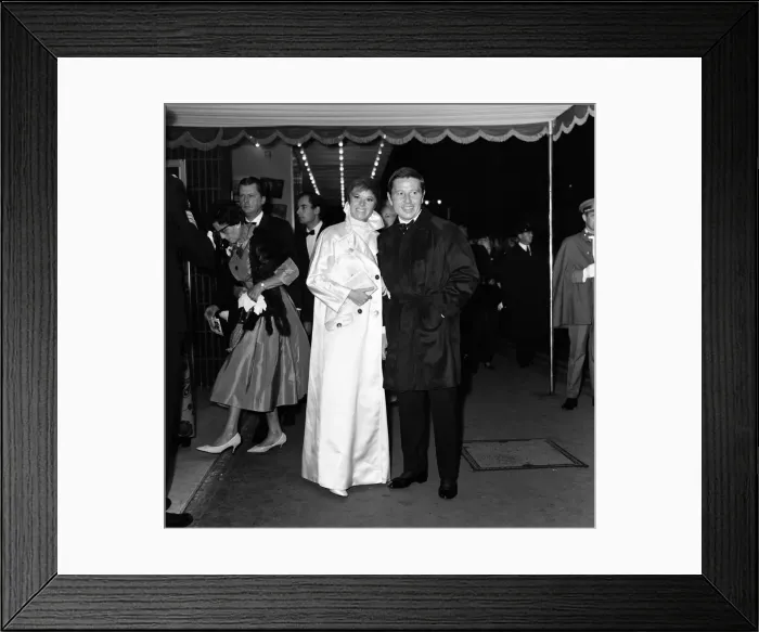 Framed Print : The Royal Charity Premier of Oliver! in the presence of HRH Princess Margaret Framed Print : The Royal Charity Premier of Oliver! in the presence of HRH Princess Margaret