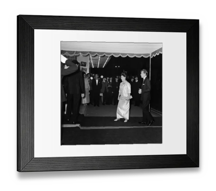 Framed Print : The Royal Charity Premier of Oliver! in the presence of HRH Princess Margaret