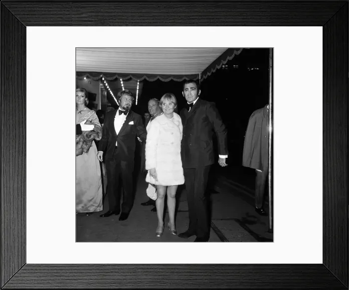 Framed Print : The Royal Charity Premier of Oliver! in the presence of HRH Princess Margaret Framed Print : The Royal Charity Premier of Oliver! in the presence of HRH Princess Margaret