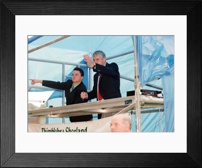 Framed Print : Auction at Elm Park. Reading, 27th September 1998 Framed Print : Auction at Elm Park. Reading, 27th September 1998