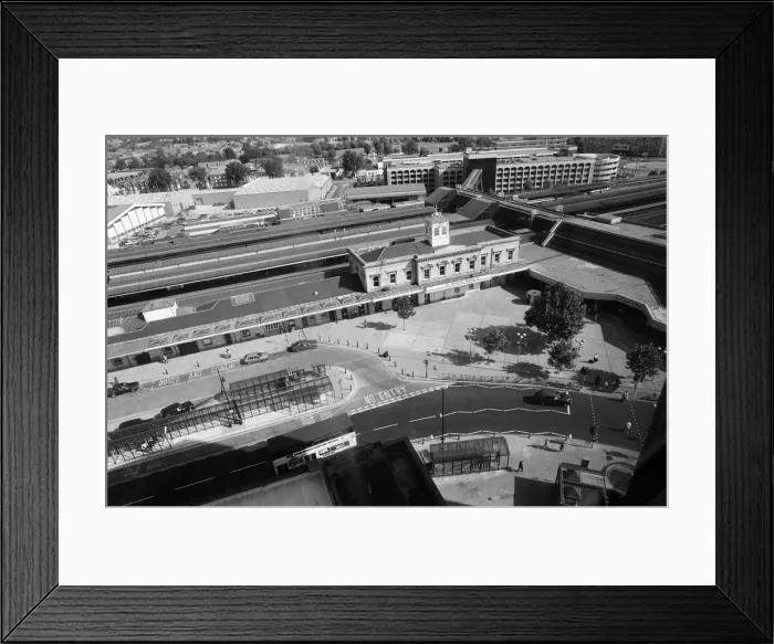 Framed Print : Reading Railway Station, Berkshire. 5th September 1991 Framed Print : Reading Railway Station, Berkshire. 5th September 1991