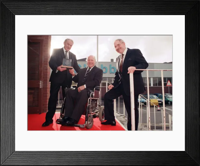 Framed Print : Lord Lieutenant Mr Robert Taylor, presents Ray Sands (left) and David Peacock (right