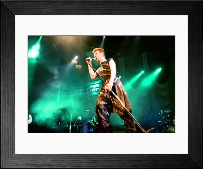 Framed Print : David Bowie performing at the NEC, Birmingham. Outside Tour. 21st November 1995 Framed Print : David Bowie performing at the NEC, Birmingham. Outside Tour. 21st November 1995