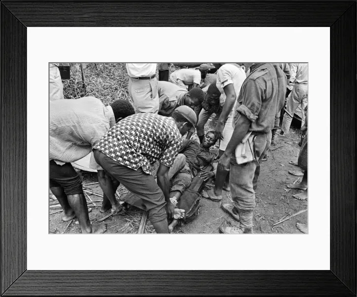 Framed Print : Biafran soldiers and helpers seen here carrying an injured comrade onto a stretcher Framed Print : Biafran soldiers and helpers seen here carrying an injured comrade onto a stretcher