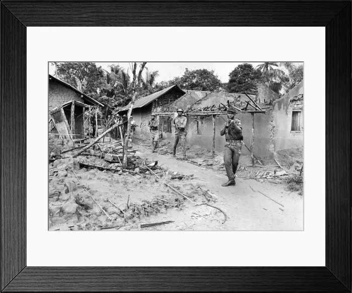 Framed Print : Biafran soldiers seen here advancing towards the Nigerian army during the Biafran Framed Print : Biafran soldiers seen here advancing towards the Nigerian army during the Biafran