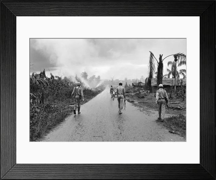 Framed Print : Biafran soldiers seen here advancing towards the Nigerian army during the Biafran Framed Print : Biafran soldiers seen here advancing towards the Nigerian army during the Biafran