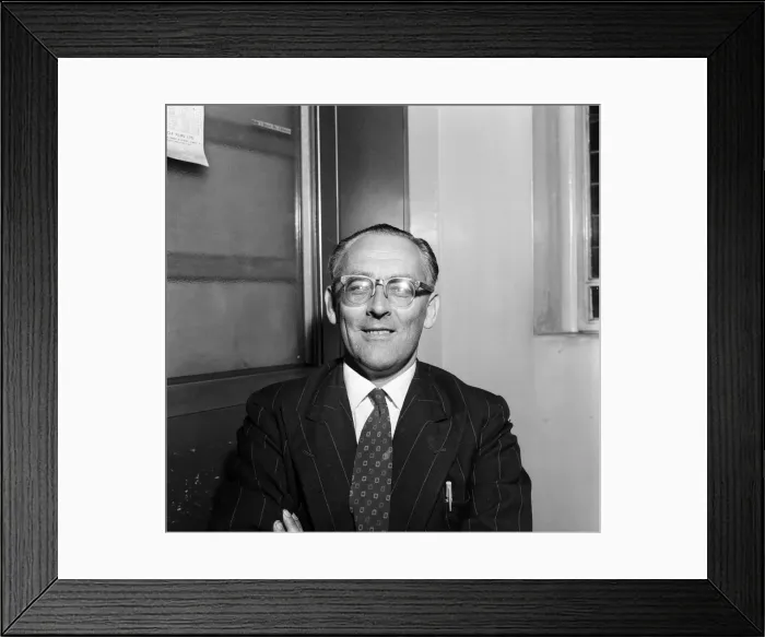 Framed Print : Daily Mirror photographer Bill Malindine. 5th September 1958 Framed Print : Daily Mirror photographer Bill Malindine. 5th September 1958