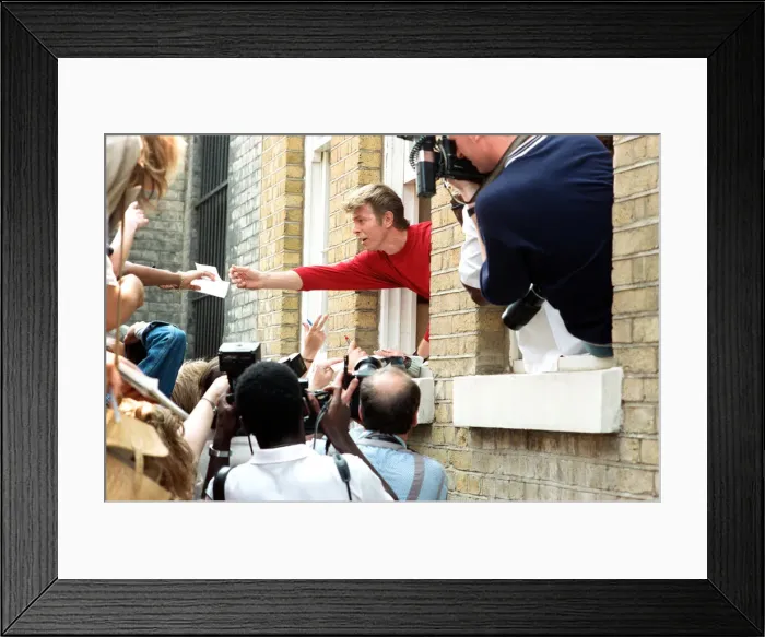 Framed Print : David Bowie launches The Brixton Community Centre, yards away from his own birthplace in