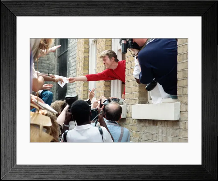 Framed Print : David Bowie launches The Brixton Community Centre, yards away from his own birthplace in Framed Print : David Bowie launches The Brixton Community Centre, yards away from his own birthplace in