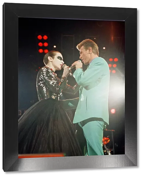 David Bowie and Annie Lennox performing 'Under Pressure'