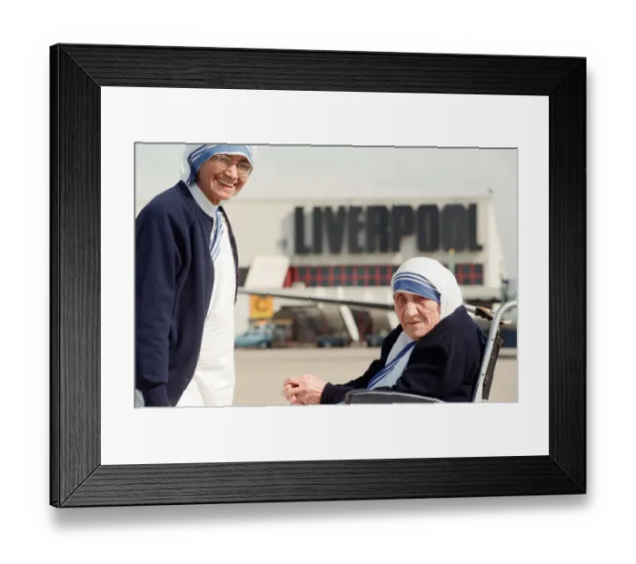 Framed Print : Mother Teresa at Speke Airport, Liverpool, Merseyside. 17th June 1996
