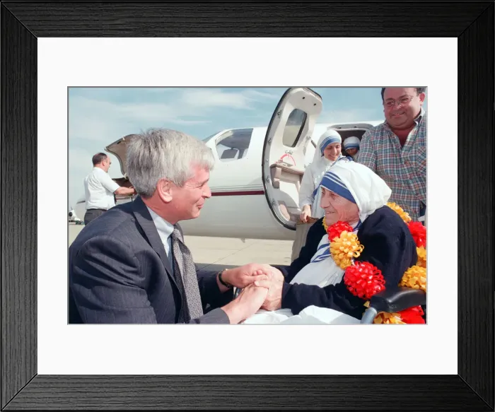 Framed Print : Mother Teresa at Speke Airport, Liverpool, Merseyside. 17th June 1996 Framed Print : Mother Teresa at Speke Airport, Liverpool, Merseyside. 17th June 1996