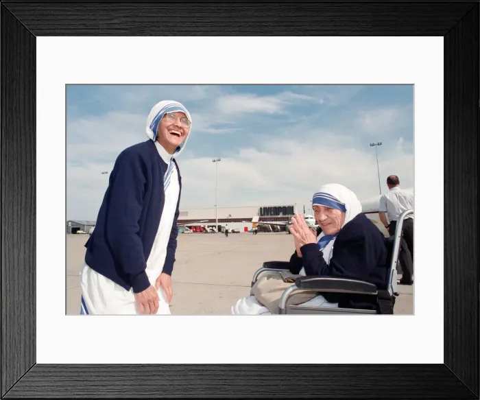 Framed Print : Mother Teresa at Speke Airport, Liverpool, Merseyside. 17th June 1996 Framed Print : Mother Teresa at Speke Airport, Liverpool, Merseyside. 17th June 1996