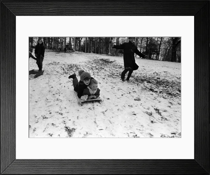 Framed Print : Snow in Prospect Park, Reading. 9th January 1971 Framed Print : Snow in Prospect Park, Reading. 9th January 1971