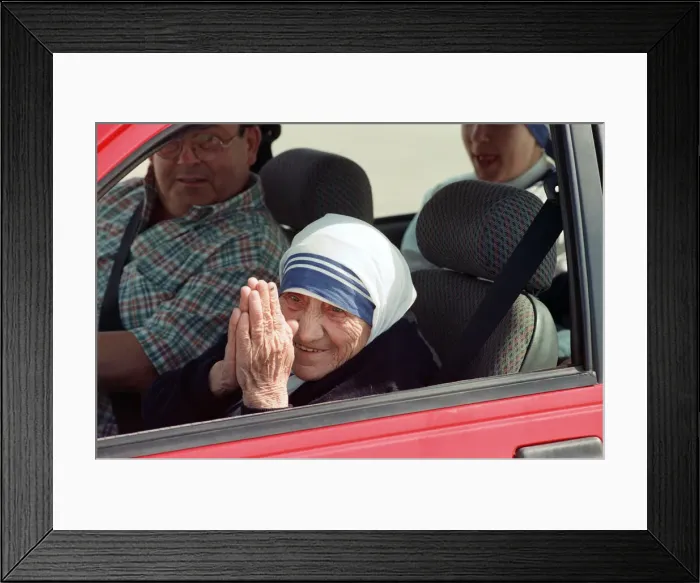 Framed Print : Mother Teresa at Speke Airport, Liverpool, Merseyside. 17th June 1996 Framed Print : Mother Teresa at Speke Airport, Liverpool, Merseyside. 17th June 1996
