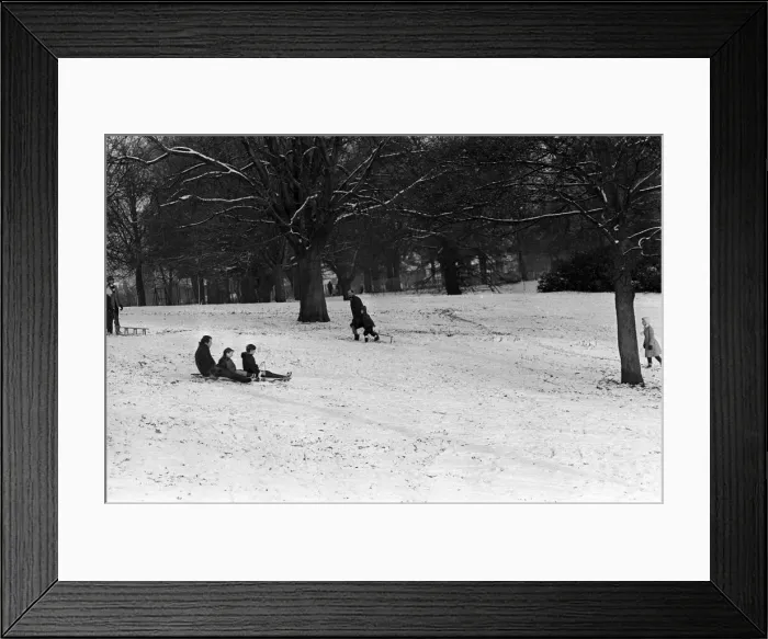Framed Print : Snow in Prospect Park, Reading. 9th January 1971 Framed Print : Snow in Prospect Park, Reading. 9th January 1971