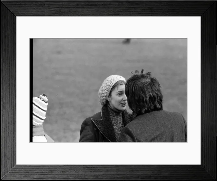 Framed Print : Anne Kirkbride (aged 17) and Comedians TV star Duggie Brown due to kiss in