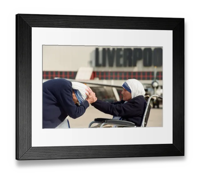 Framed Print : Mother Teresa at Speke Airport, Liverpool, Merseyside. 17th June 1996 Framed Print : Mother Teresa at Speke Airport, Liverpool, Merseyside. 17th June 1996