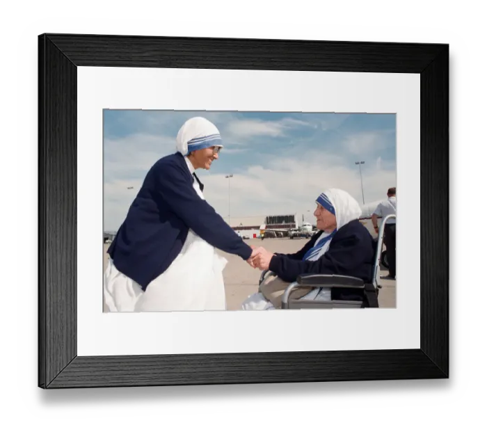 Framed Print : Mother Teresa at Speke Airport, Liverpool, Merseyside. 17th June 1996 Framed Print : Mother Teresa at Speke Airport, Liverpool, Merseyside. 17th June 1996