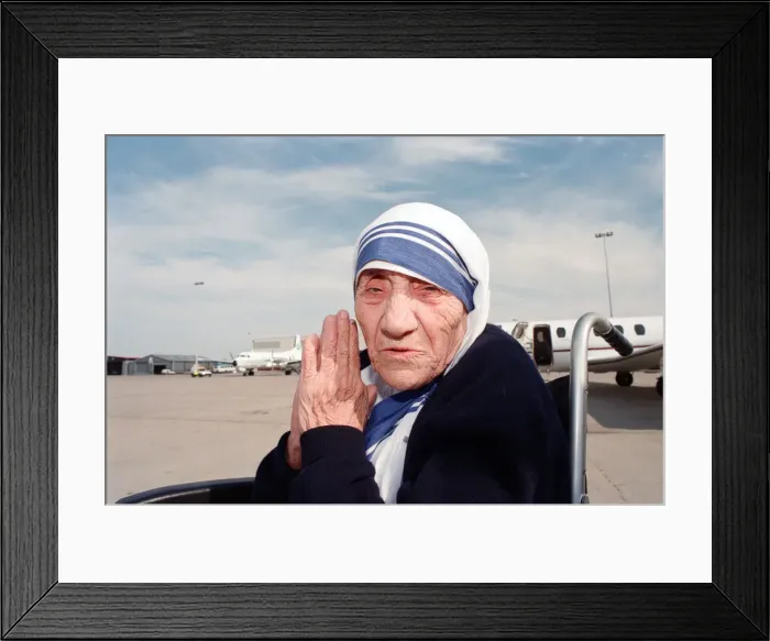 Framed Print : Mother Teresa at Speke Airport, Liverpool, Merseyside. 17th June 1996 Framed Print : Mother Teresa at Speke Airport, Liverpool, Merseyside. 17th June 1996