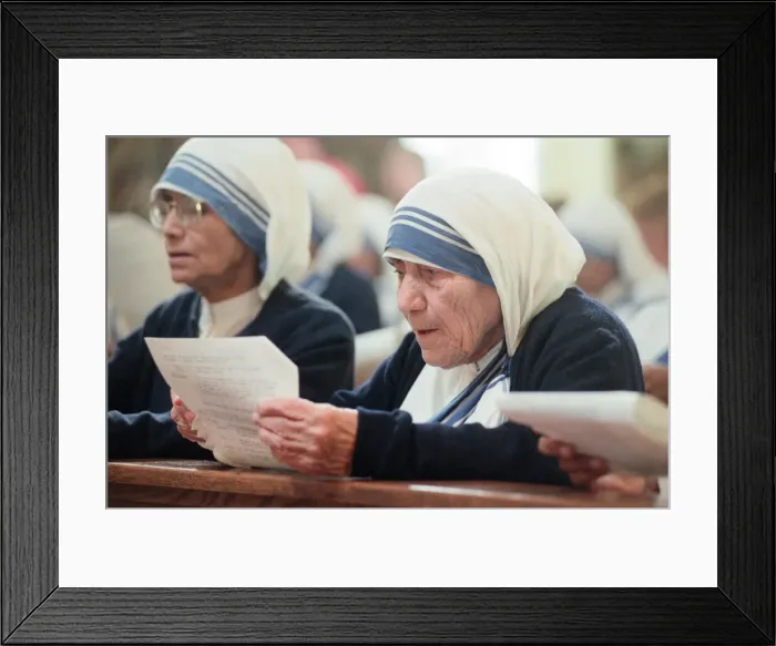 Framed Print : Mother Teresa in church in Liverpool, Merseyside. 17th June 1996 Framed Print : Mother Teresa in church in Liverpool, Merseyside. 17th June 1996