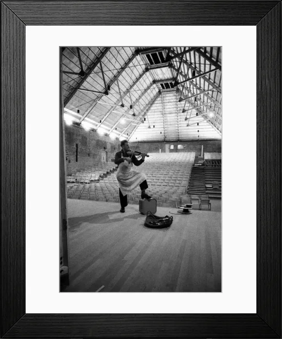 Framed Print : £13 a week carpenter Len Edmunds playing his homemade violin Framed Print : £13 a week carpenter Len Edmunds playing his homemade violin