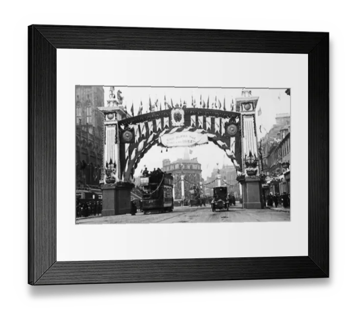 Framed Print : Street Scene in Edinburgh welcoming their Majesties King George V Framed Print : Street Scene in Edinburgh welcoming their Majesties King George V