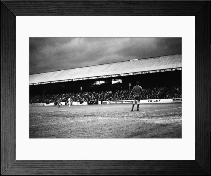 Framed Print : Reading 5-0 Tranmere Rovers, League Division Four match at Elm Park Framed Print : Reading 5-0 Tranmere Rovers, League Division Four match at Elm Park
