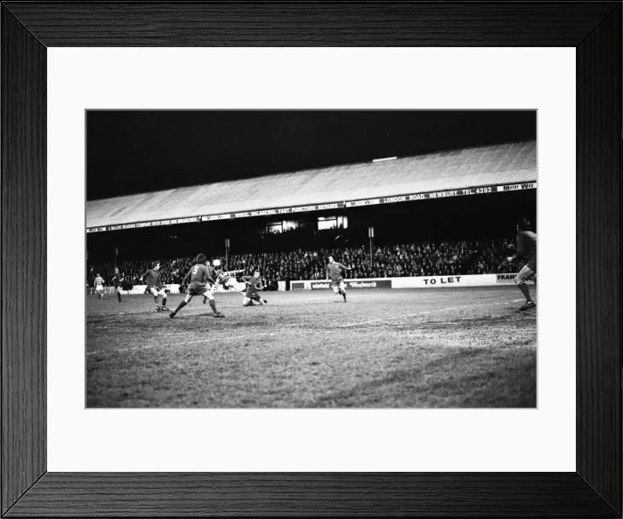 Framed Print : Reading 5-0 Tranmere Rovers, League Division Four match at Elm Park Framed Print : Reading 5-0 Tranmere Rovers, League Division Four match at Elm Park