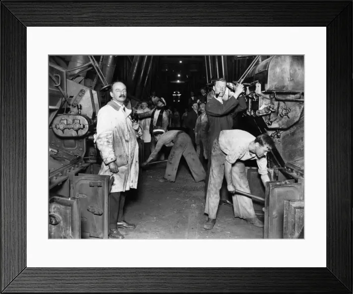 Framed Print : May 1926 General Strike. The strike began on 4th May 1926 Framed Print : May 1926 General Strike. The strike began on 4th May 1926