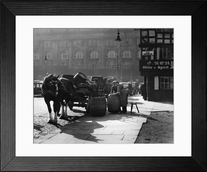 Framed Print : Beer delivery for the Old Shambles, Manchester, October 12th 1951 Framed Print : Beer delivery for the Old Shambles, Manchester, October 12th 1951