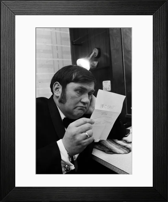 Framed Print : 36-year old comedian Les Dawson, who has just landed his biggest job yet - a six week Framed Print : 36-year old comedian Les Dawson, who has just landed his biggest job yet - a six week