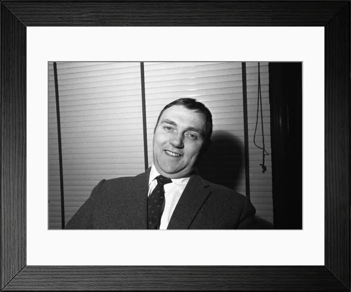 Framed Print : Comedian Les Dawson, pictured ahead of his spot on tomorrow nights Framed Print : Comedian Les Dawson, pictured ahead of his spot on tomorrow nights