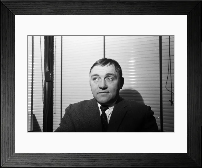 Framed Print : Comedian Les Dawson, pictured ahead of his spot on tomorrow nights Framed Print : Comedian Les Dawson, pictured ahead of his spot on tomorrow nights