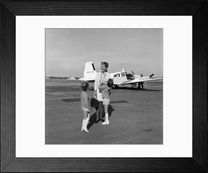 Framed Print : Petula Clark commutes for the weekend from the film set in Sherborne Framed Print : Petula Clark commutes for the weekend from the film set in Sherborne