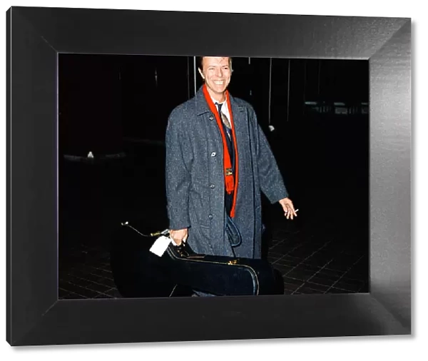 David Bowie at London Airport. (note Heathrow or Gatwick unclear