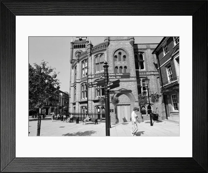 Framed Print : Reading Town Hall, Berkshire. 5th September 1991 Framed Print : Reading Town Hall, Berkshire. 5th September 1991