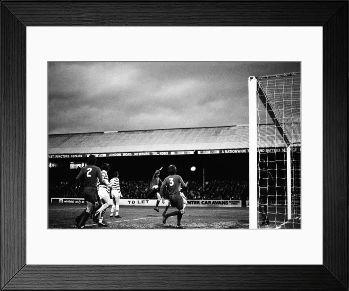 Framed Print : Reading 5-0 Tranmere Rovers, League Division Four match at Elm Park Framed Print : Reading 5-0 Tranmere Rovers, League Division Four match at Elm Park