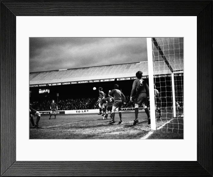 Framed Print : Reading 5-0 Tranmere Rovers, League Division Four match at Elm Park Framed Print : Reading 5-0 Tranmere Rovers, League Division Four match at Elm Park