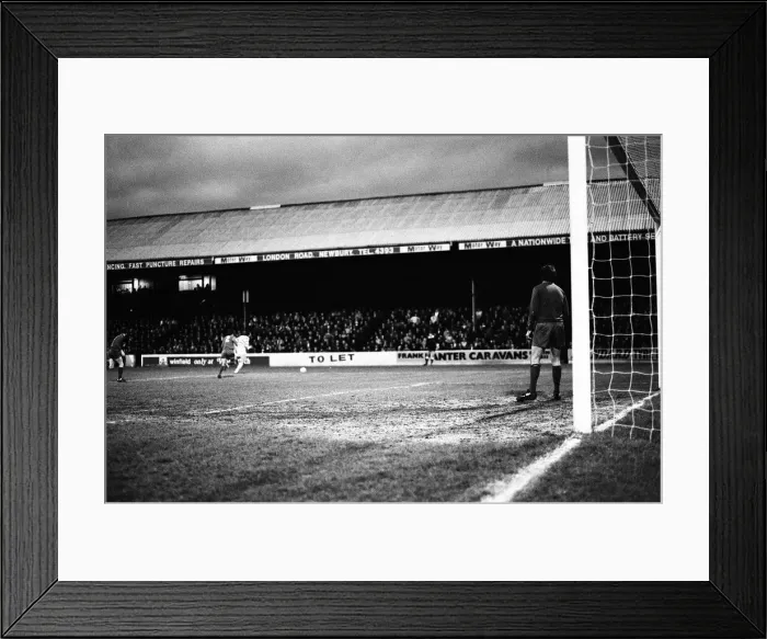 Framed Print : Reading 5-0 Tranmere Rovers, League Division Four match at Elm Park Framed Print : Reading 5-0 Tranmere Rovers, League Division Four match at Elm Park