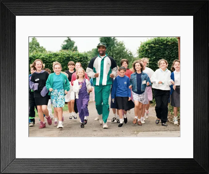 Framed Print : Kriss Akabusi at Geoffrey Field School, Reading. 8th July 1991