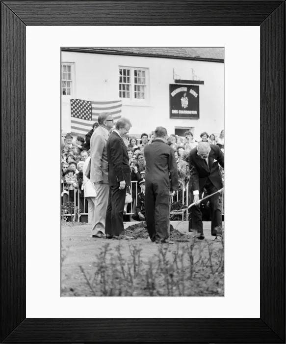 Framed Print : President Jimmy Carter on his walkabout in Newcastle and Washington, Tyne and Wear