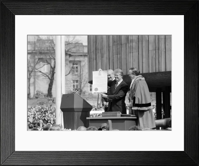 Framed Print : President Jimmy Carter receiving the Freedom of the City from Mayor of Washington Framed Print : President Jimmy Carter receiving the Freedom of the City from Mayor of Washington