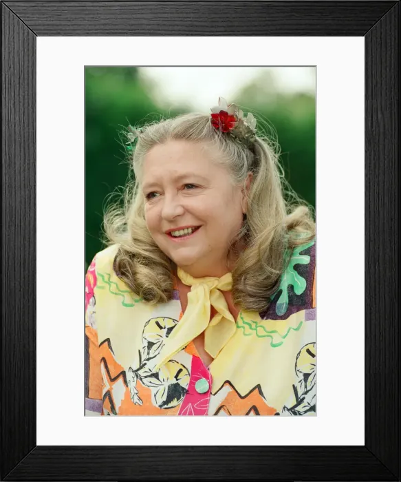Framed Print : Photocall for new BBC production Keeping up Appearances. Judy Cornwell