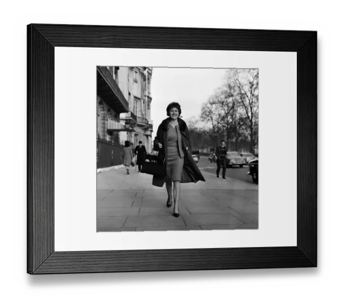 Framed Print : Miss Patricia Routledge, pictured in London after rave notices from the critics following